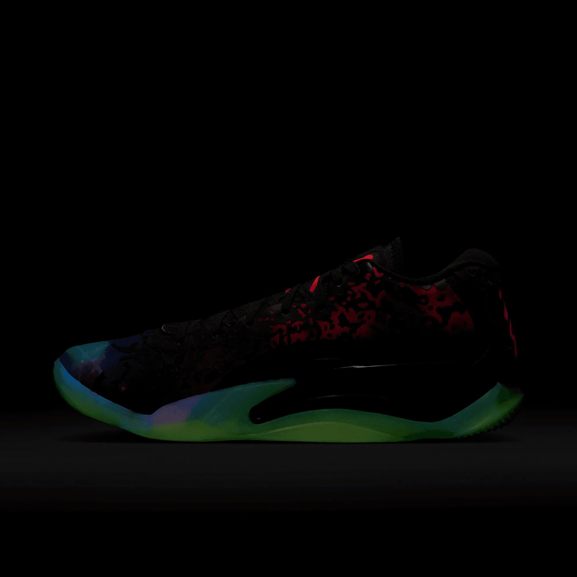 JORDAN | ZION 3 PF { BLACK/SOLAR RED-VIVID PURPLE-BARELY VOLT